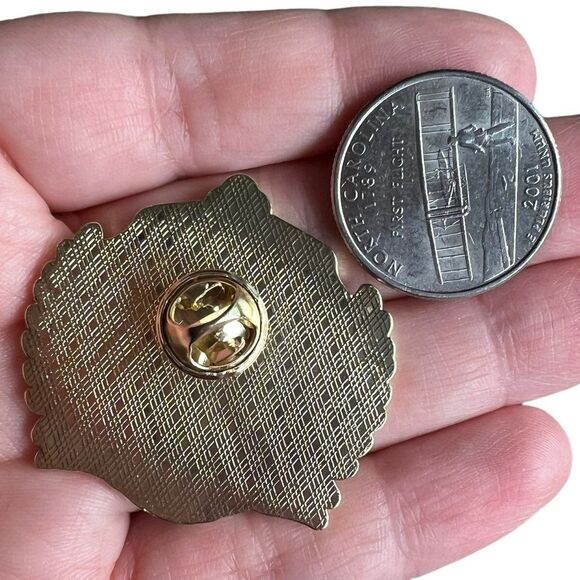 Pompompurin Academia Badge Enamel Pin - Picture 5 of 7